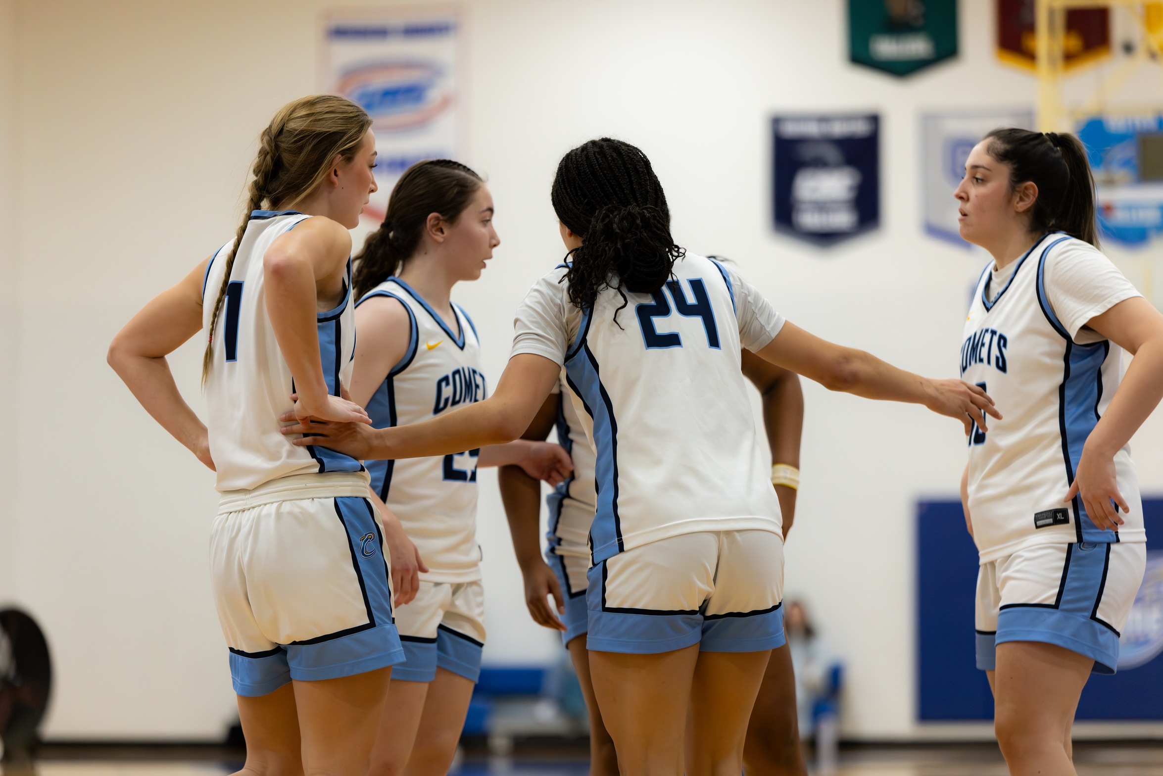 Comets Fall in Home Finale